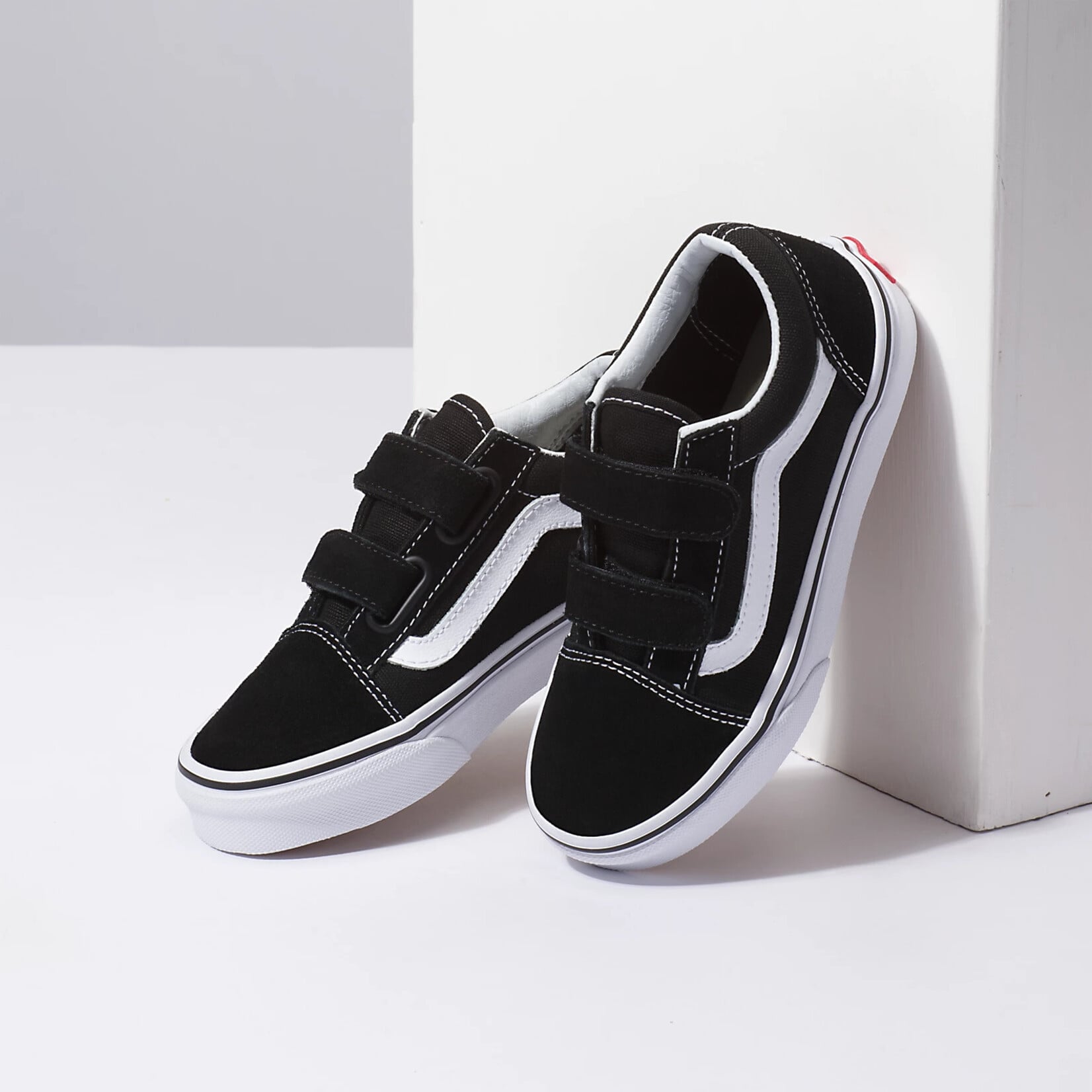 Vans Vans Old Skool V youth VELCRO Shoes - Black/True White -