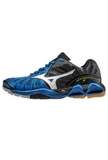 Mizuno The Men's Wave Tornado X offered in a classic low-cut. The Infinity Wave Plate in the shoe's heel offers premium cushioning and shock attenuation for the strenuous jumping and landing that occurs during court play. Ideal for use during both practices and