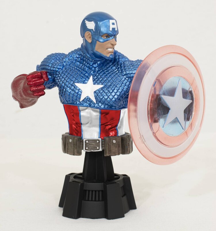 DIAMOND COMIC DISTRIBUTOR SDCC 2023 MARVEL CAPTAIN AMERICA HOLO SHIELD BUST