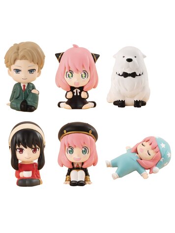 BANDAI SPY X FAMILY RELAXING MASCOT BLIND BOX