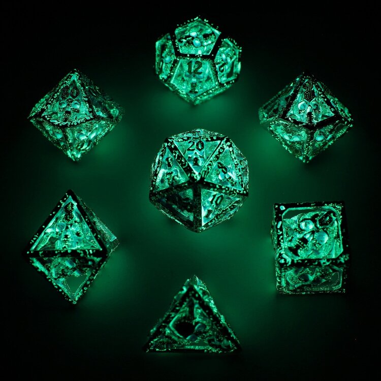HYMGHO HYMGHO SKULL'S GRIN HOLLOW METAL DICE SET - GLOW IN THE DARK BLUE