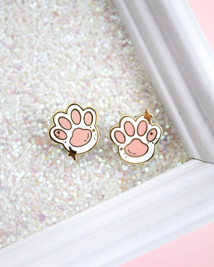 TOE BEANS ENAMEL PIN