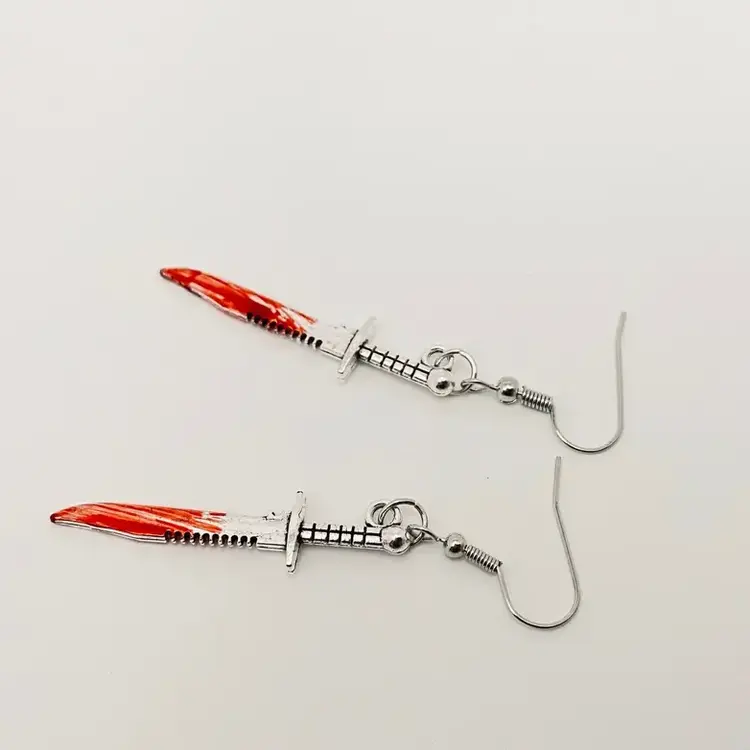 MIO QUEENA TERROR HALLOWEEN BLOOD EARRINGS KNIVES
