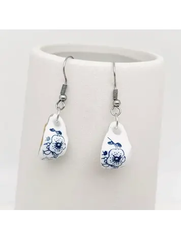 MIO QUEENA CERAMICS TEA CUP CHARM DANGLE EARRINGS