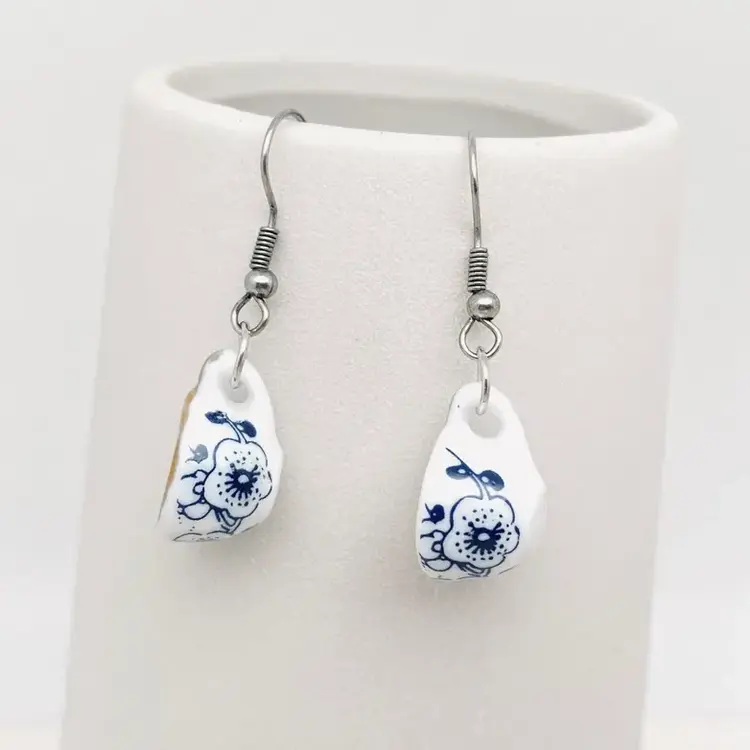 MIO QUEENA CERAMICS TEA CUP CHARM DANGLE EARRINGS