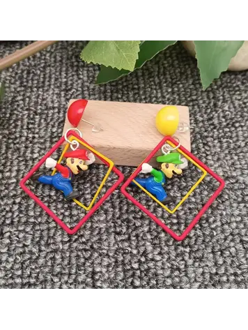 MIO QUEENA RUNNING MARIO EARRINGS