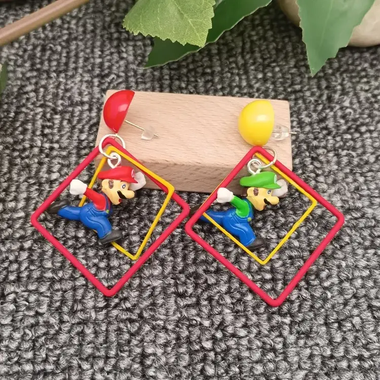 MIO QUEENA RUNNING MARIO EARRINGS