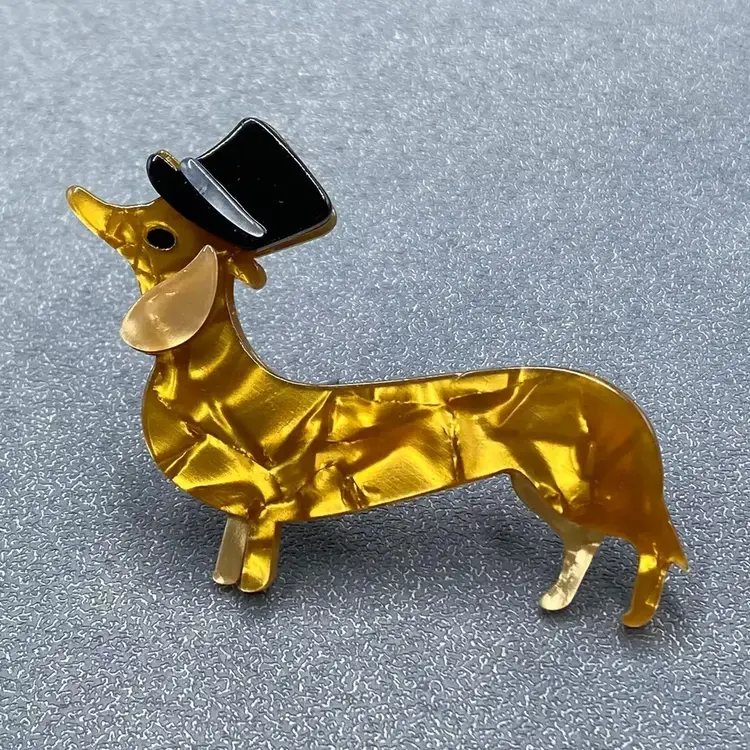 MIO QUEENA DACHSHUND WITH TOP HAT ACRYLIC BROOCH