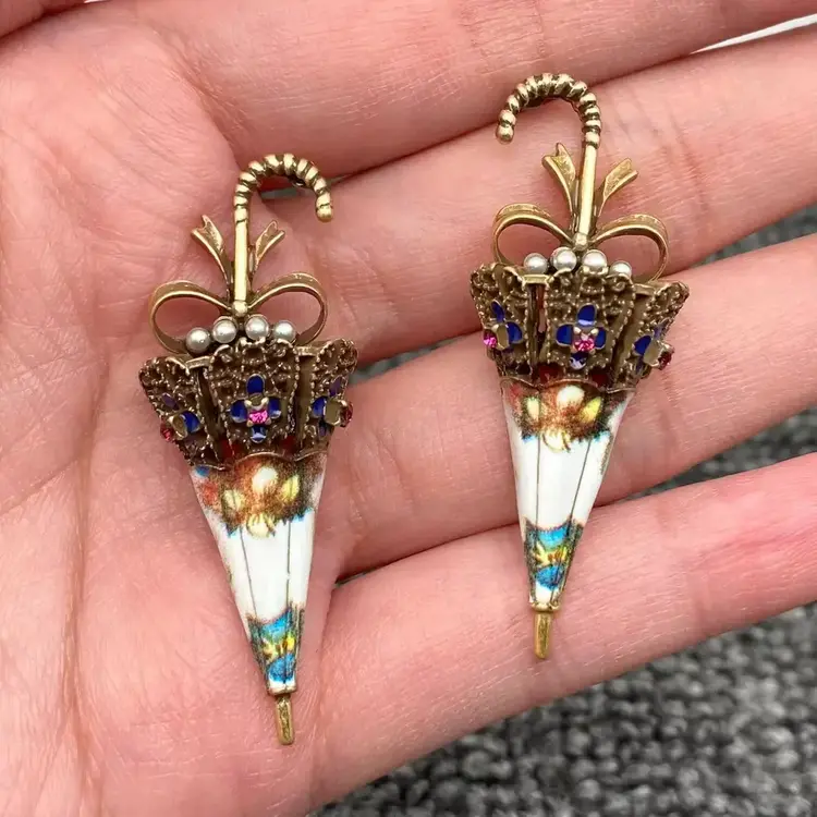 MIO QUEENA VINTAGE ENAMEL UMBRELLA EARRINGS