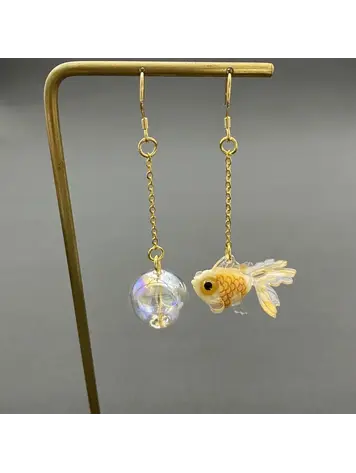 MIO QUEENA ASYMMETRICAL YELLOW GOLDFISH DANGLE EARRING