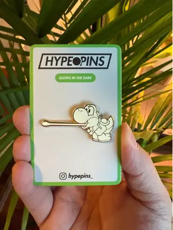 YOSHI WHITE HARD ENAMEL PIN GLOW IN THE DARK