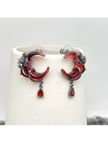 MIO QUEENA GOTHIC GUNBLACK ROSE WRAPPED MOON EARRINGS