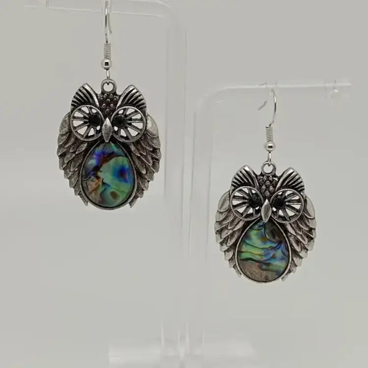 MIO QUEENA LARGE OWL ABALONE SHELL DANGLE EARRING