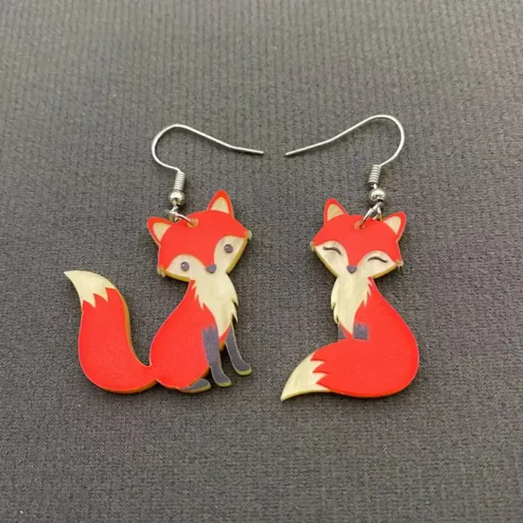 MIO QUEENA ACRYLIC RED FOX DANGLE EARRING