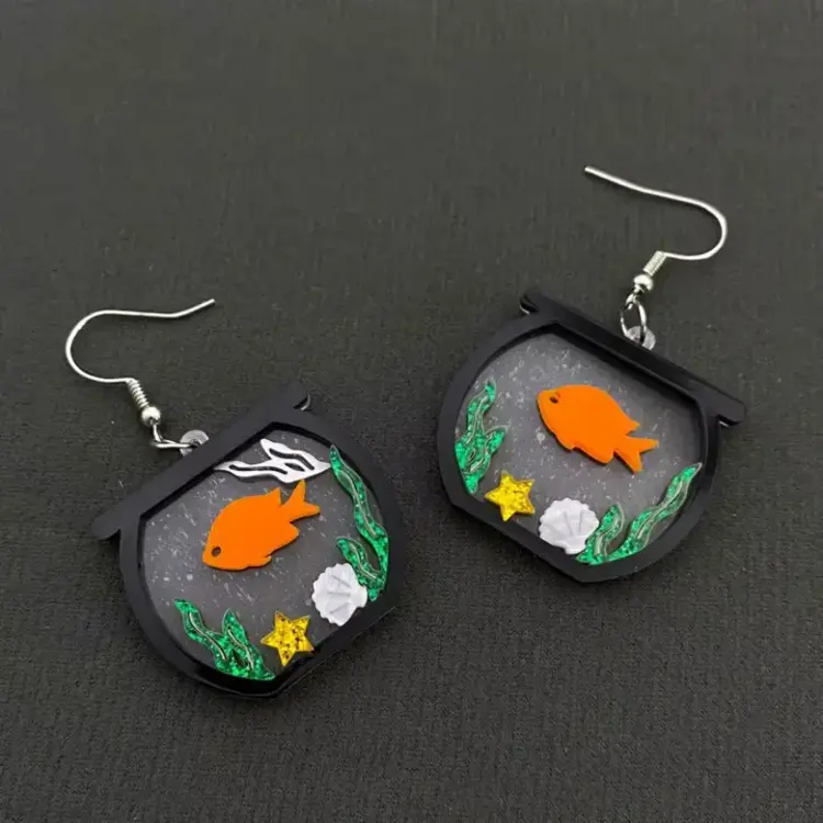 MIO QUEENA TRANSPARENT FISH TANK DANGLE EARRINGS