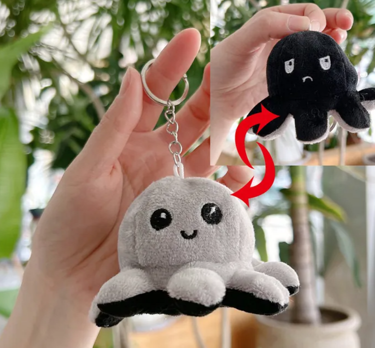 REVERSIBLE OCTOPUS PLUSH KEYCHAIN GREY TO BLACK