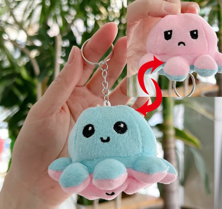 REVERSIBLE OCTOPUS KEYCHAIN LIGHT BLUE TO PINK