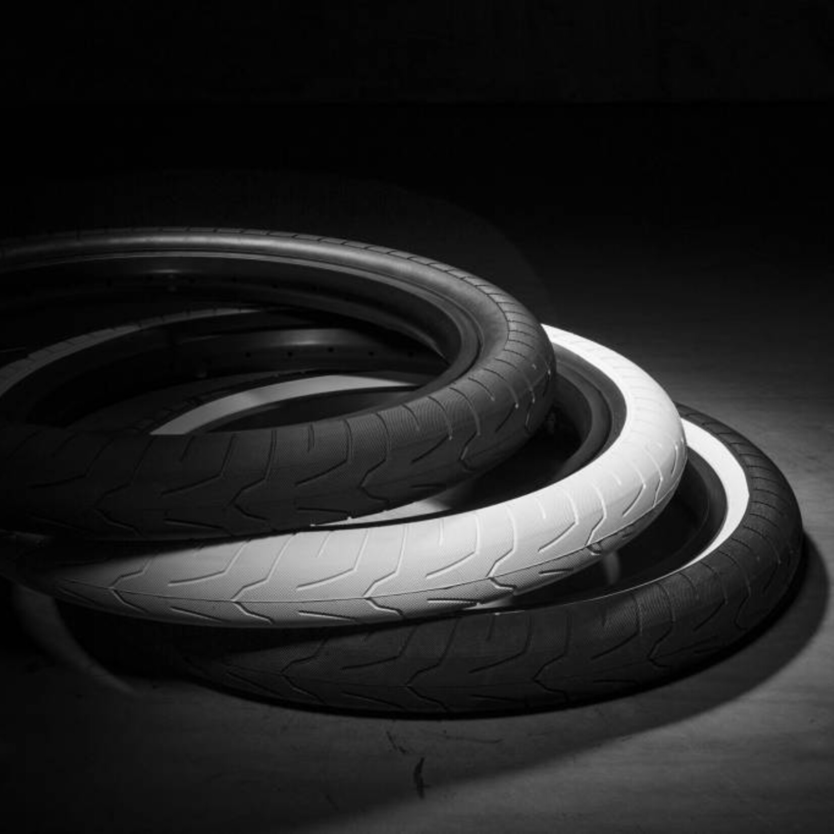 Kink Kink Sever Tire Black
