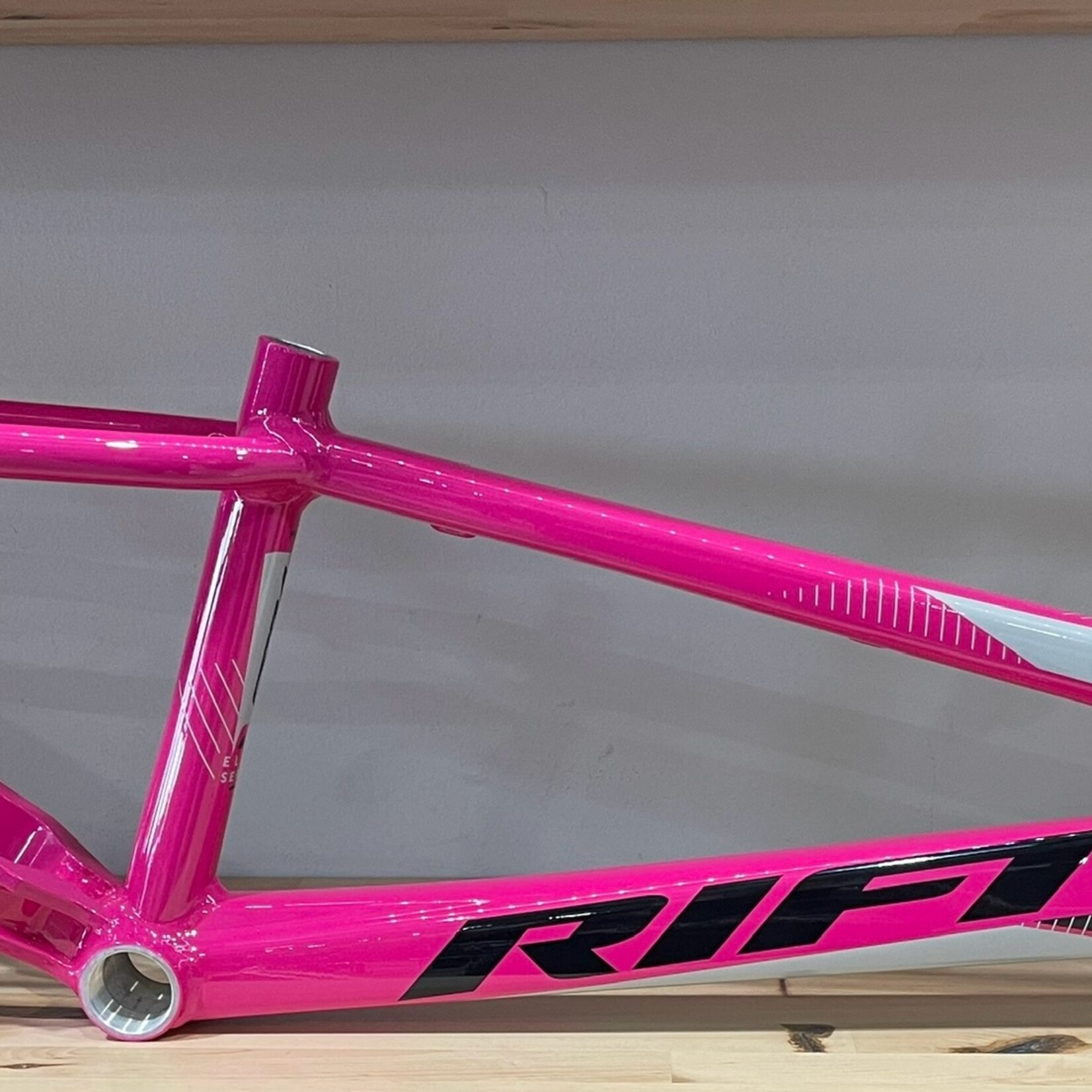 Rift Rift ES24D 24" Pro Gloss Hot Pink Frame Black/Grey Decals