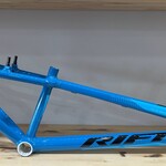Rift Rift ES24D 24" Expert Gloss Blue Frame Black/Grey Decals