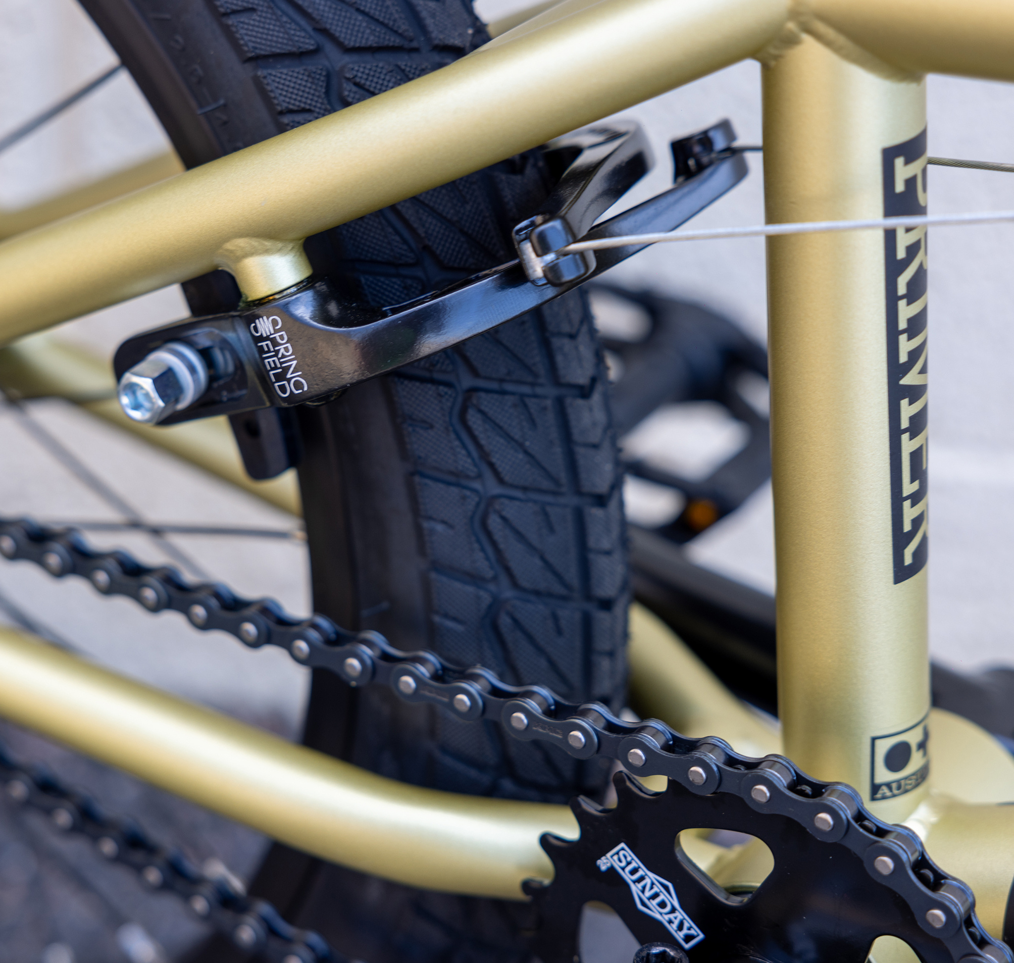 Sunday Sunday Primer 18" Matte Metallic Gold Bike