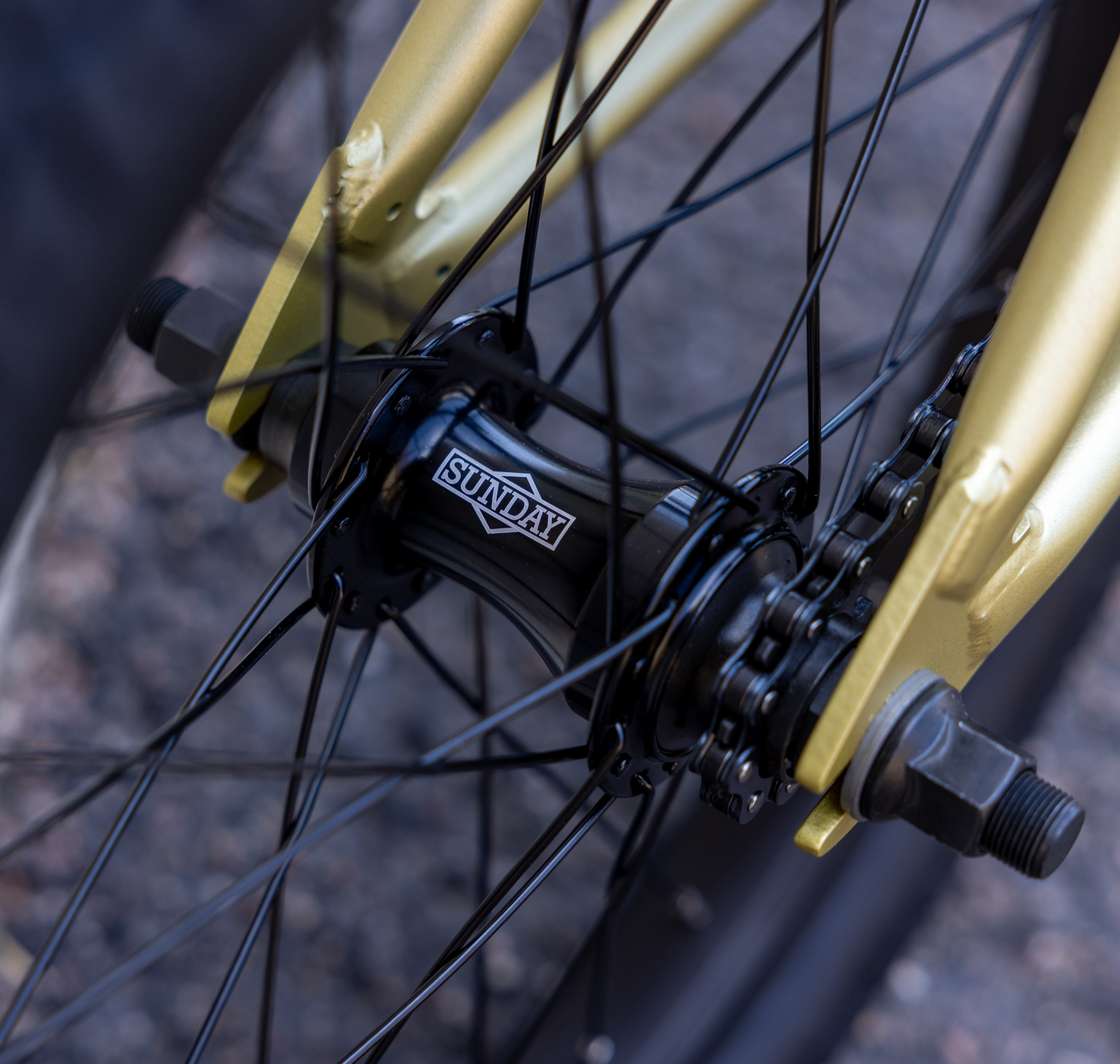 Sunday Sunday Primer 18" Matte Metallic Gold Bike