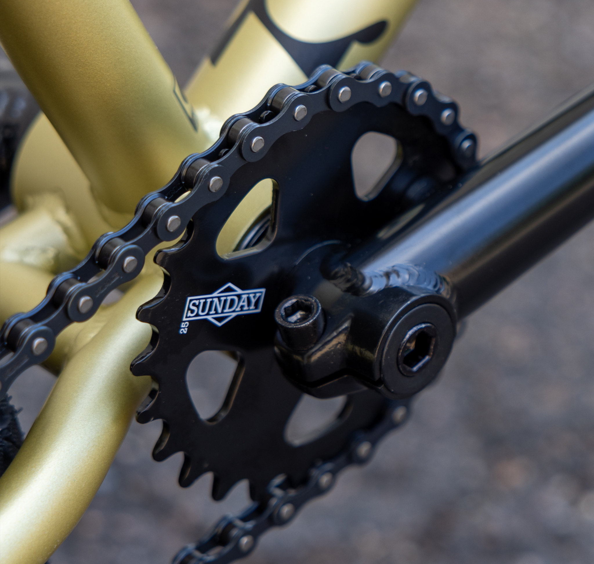 Sunday Sunday Primer 18" Matte Metallic Gold Bike