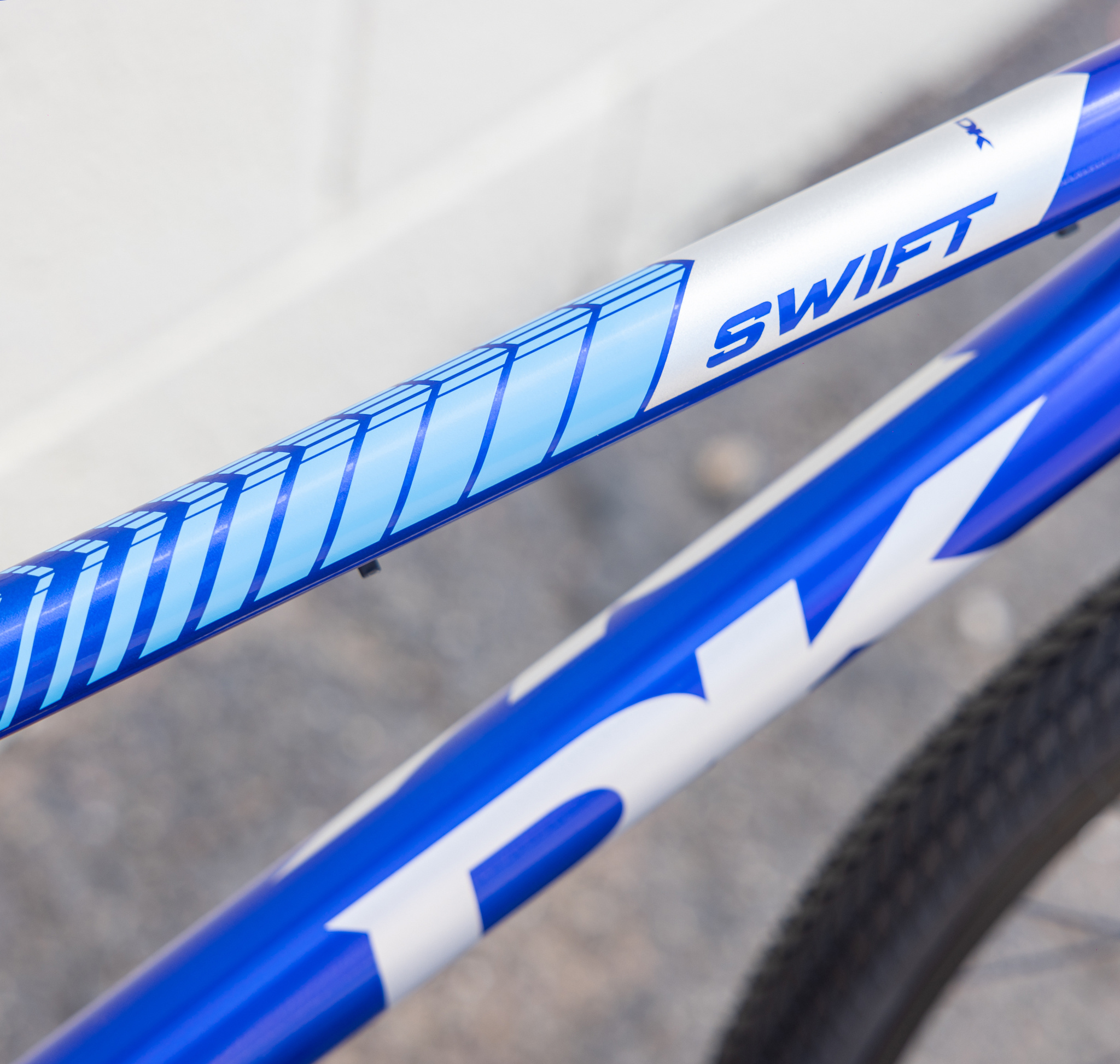 DK Dk Swift Expert Gloss Blue Bike