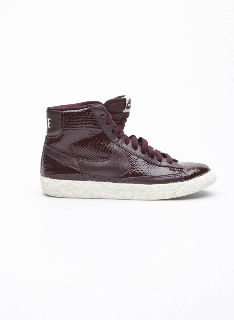 nike high top leather shoes