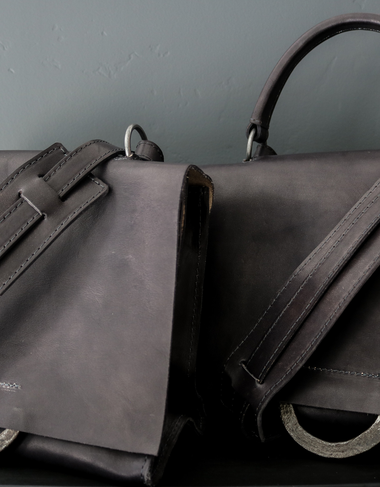Shoulder Bag Small w/ handle - Black/Blue
