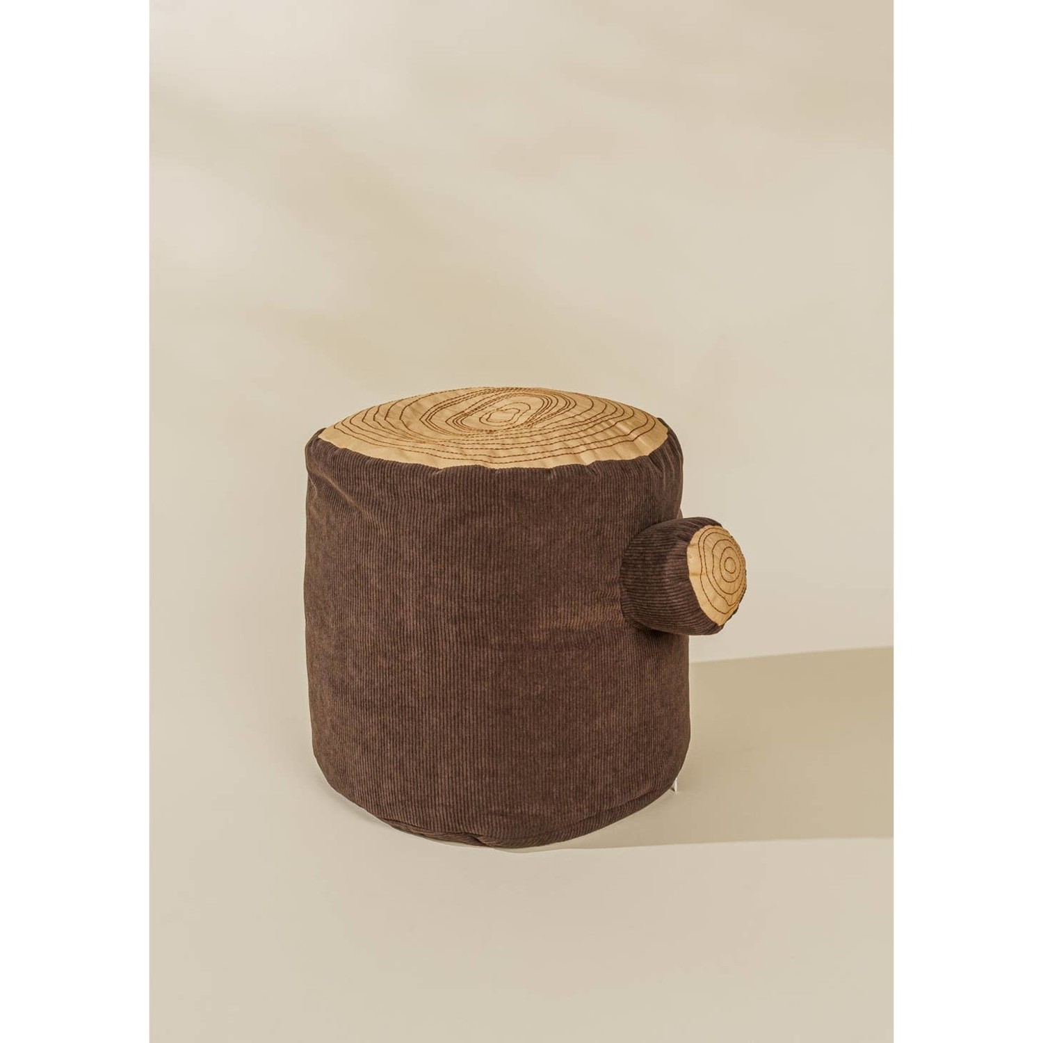 https://cdn.shoplightspeed.com/shops/613188/files/50974073/1500x4000x3/coco-village-log-pouf-pretend-play.jpg