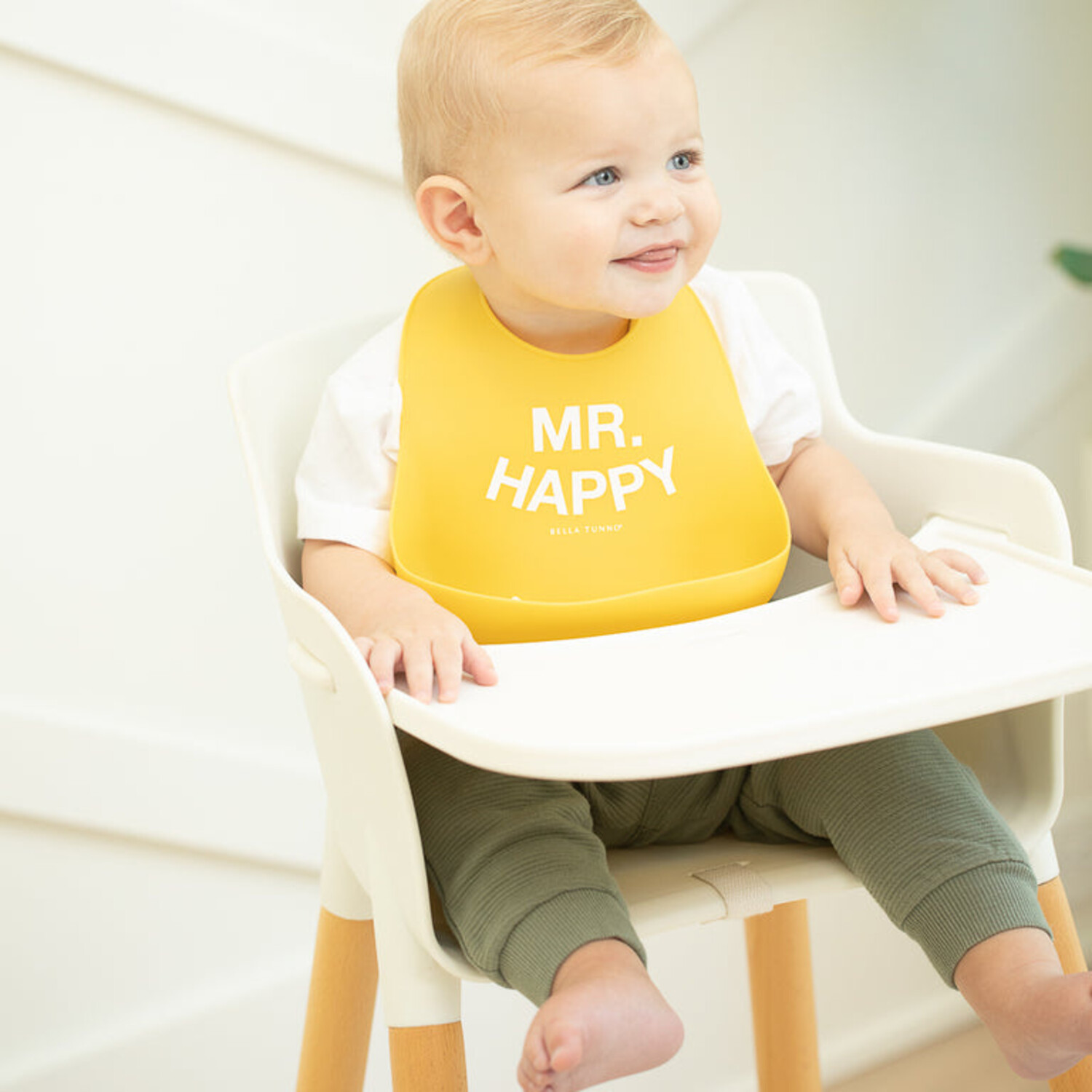 https://cdn.shoplightspeed.com/shops/613188/files/56290007/1500x4000x3/bella-tunno-bella-tunno-wonder-bib-mr-happy.jpg