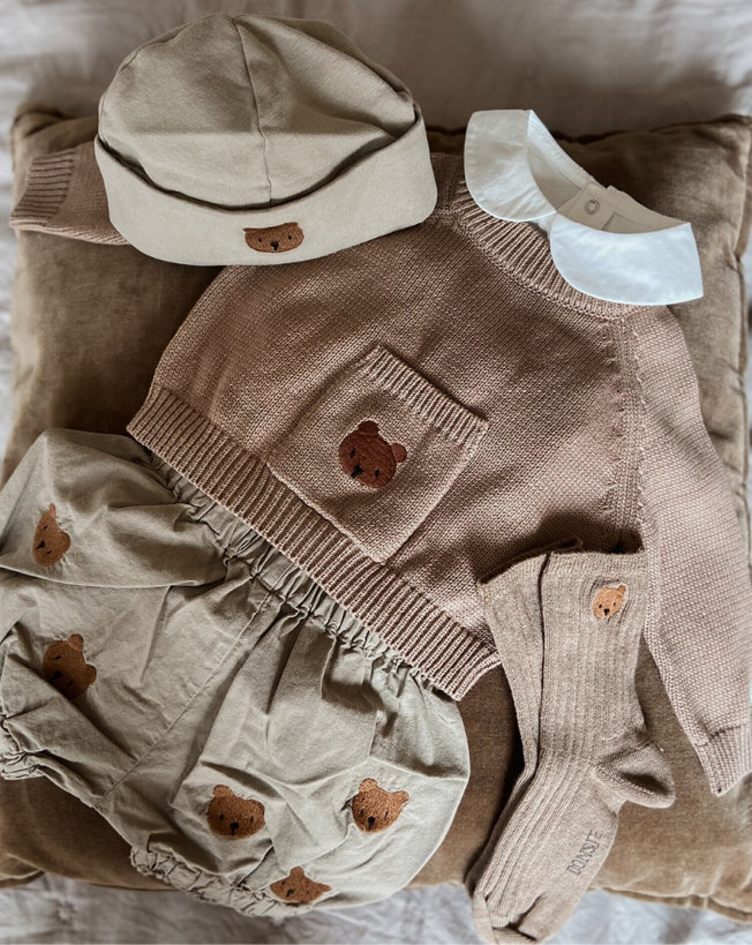 Donsje Baby Loeke Sweater Bear - HAZELNUT - Yellow Turtle