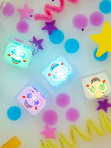 Glo Pals Light-Up Cubes
