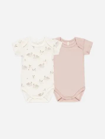 Quincy Mae Quincy Mae Short Sleeve Bodysuit, 2 Pack || Swans, Bubblegum