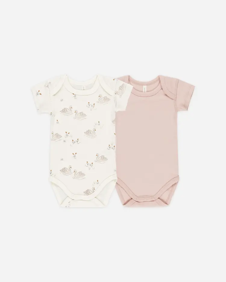 Quincy Mae Quincy Mae Short Sleeve Bodysuit, 2 Pack || Swans, Bubblegum