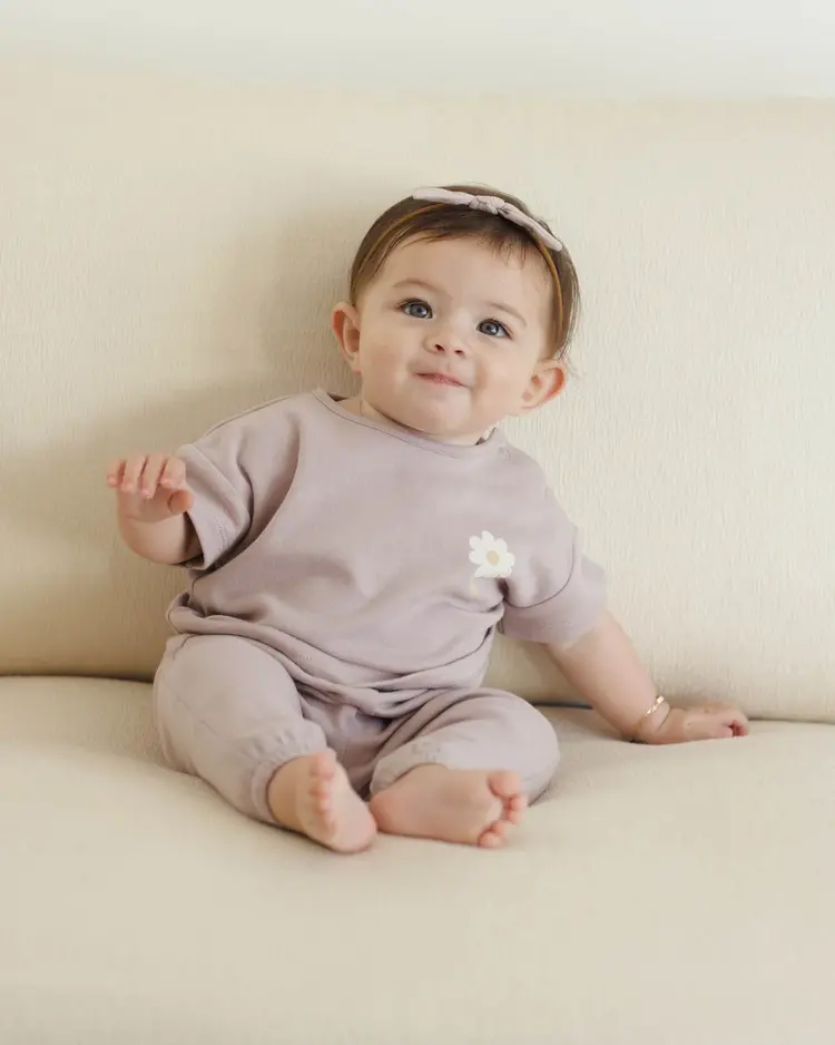 Rylee + Cru Quincy Mae Jersey Tee + Pant Set || Daisy