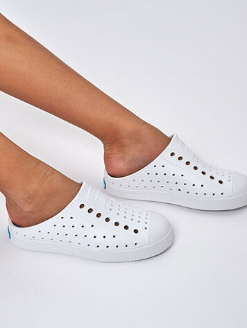 Native Shoes Jefferson Clog Big Kids- Shell White