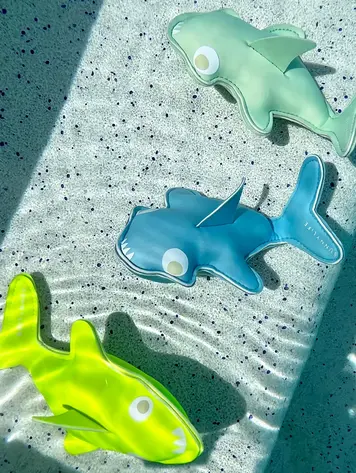 Sunnylife Dive Buddies- Salty the Shark Aqua Neon Yellow