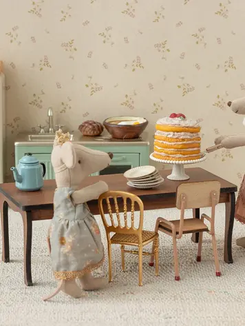 Maileg Party Cake and Cake Stand, Mouse - OFF WHITE