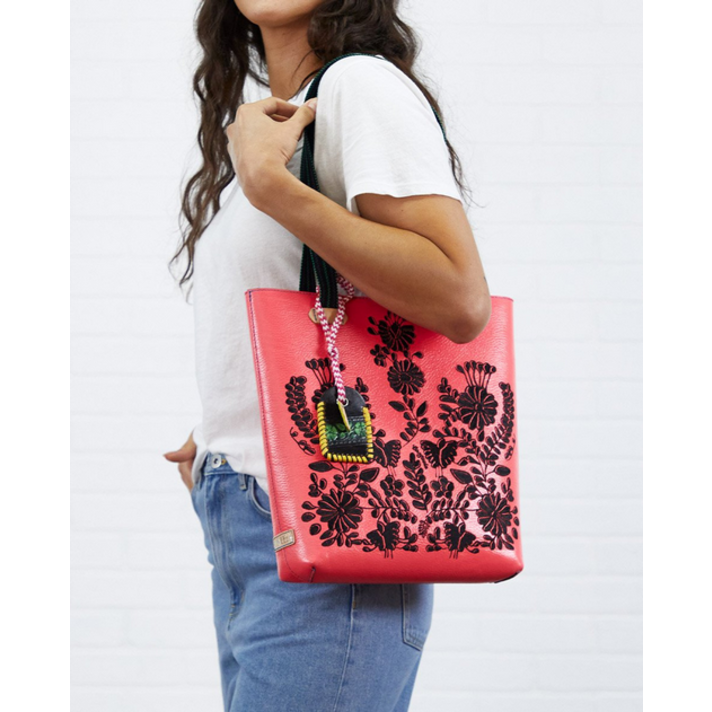 https://cdn.shoplightspeed.com/shops/613207/files/49616783/712x712x2/consuela-everyday-tote-maren.jpg