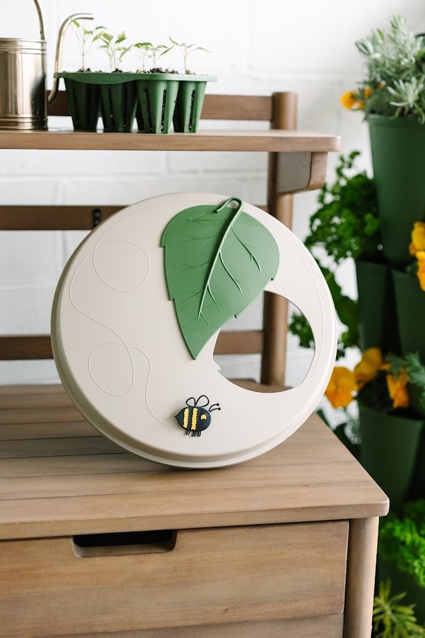 GreenStalk Garden Garden Lid w/ Bumblebee