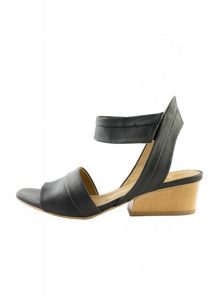 Coclico Outside Ankle Strap Sandal Kent Black