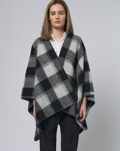 xirena-wynter-poncho-black-ash.jpg