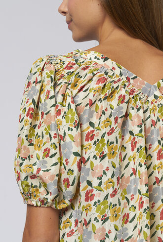 The Great The Bungalow Top Petals Floral