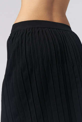 MJW. Pleated Skirt Black