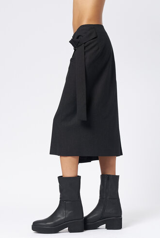 WE-AR4 The Hutton Midi Skirt Charcoal
