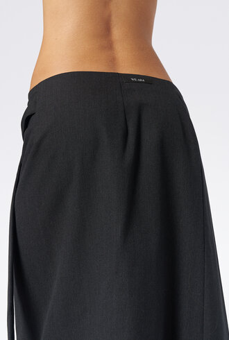 WE-AR4 The Hutton Midi Skirt Charcoal