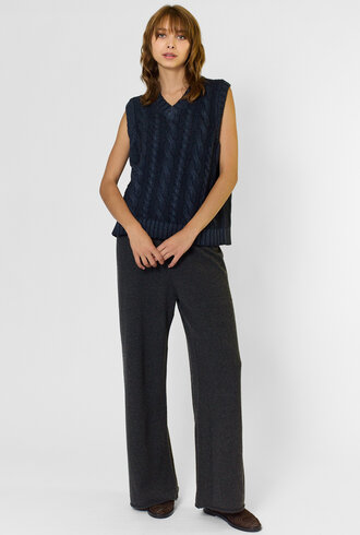 MJW. Cashmere Cables Vest Navy