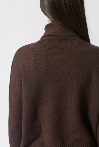 Kujten Tila Funnel Neck Sweater Chestnut